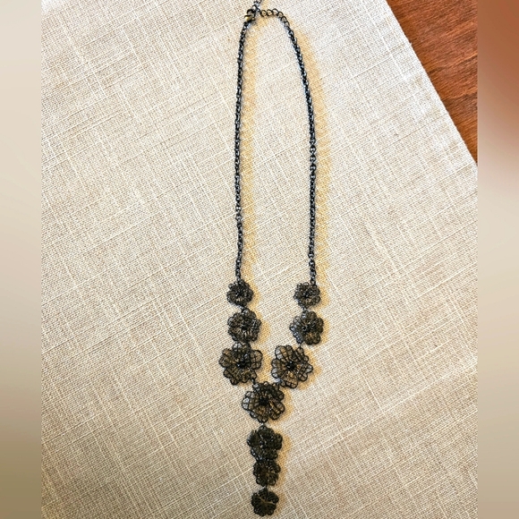 Flower necklace - Picture 1 of 3